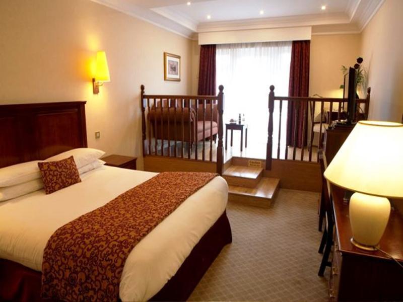 Court Yard Hotel Leixlip ภายนอก รูปภาพ