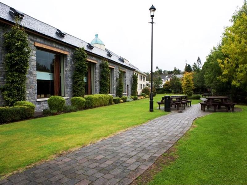 Court Yard Hotel Leixlip ภายนอก รูปภาพ